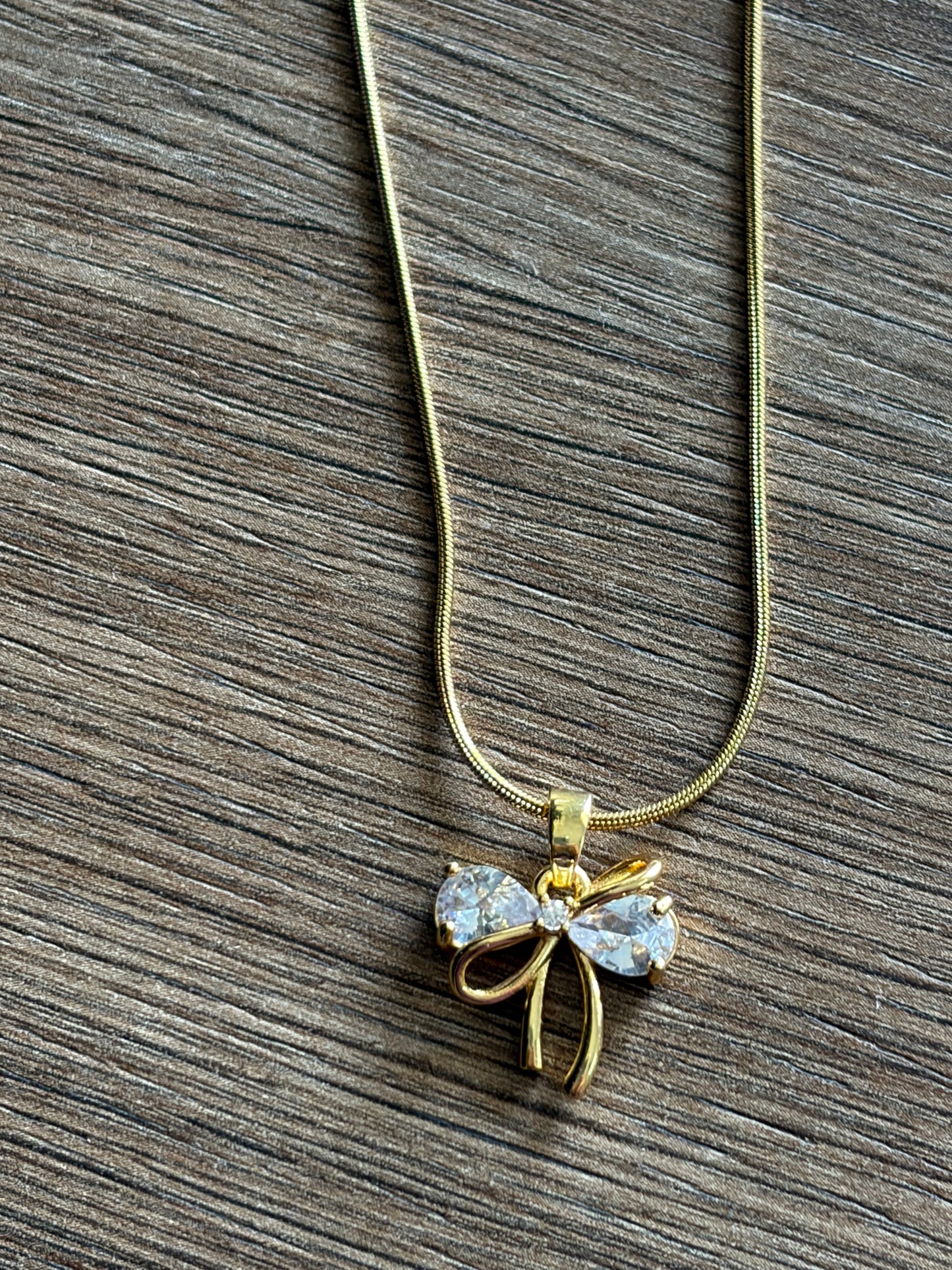 Crystal bow necklace