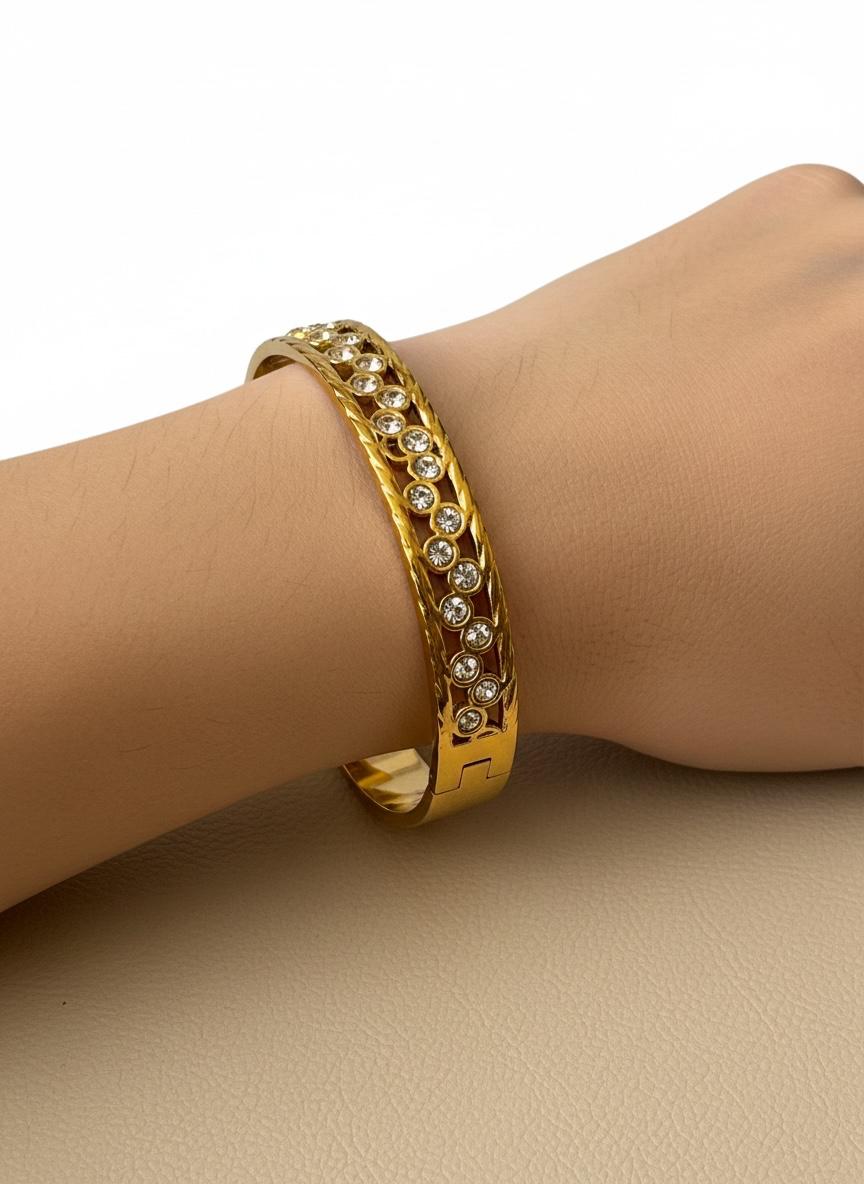 Anti tarnish stone studded bangle